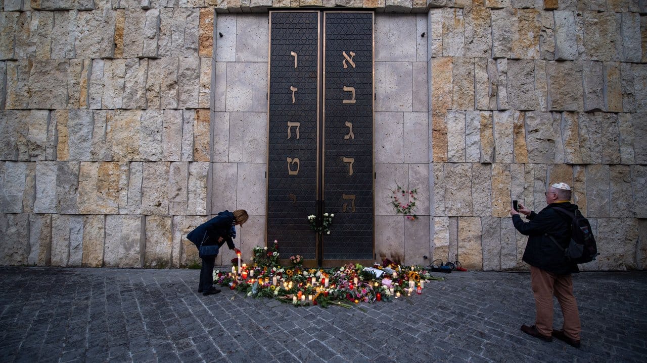 Nach den Angriffen in Halle/Saale sollen Synagogen in Deutschland besser geschützt werden.
