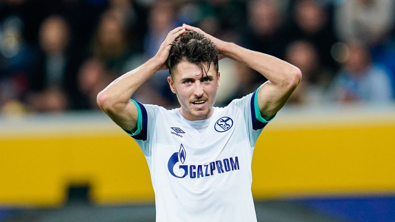 Enttäuschung bei Schalkes Alessandro Schöpf nach der Niederlage gegen Hoffenheim.