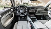Kamerarückspiegel-Monitor im Audi e-tron: Türkamera plus Monitor ersetzen in Neuwagen die Außenspiegel.