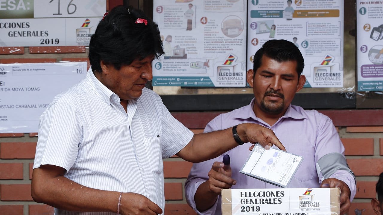 Staatschef Evo Morales bei der Stimmabgabe in Chapare.