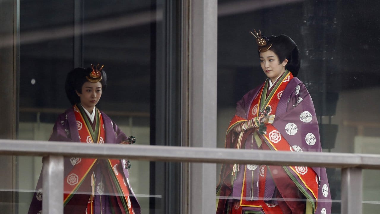 Prinzessin Kako und Prinzessin Mako in traditioneller Tracht.