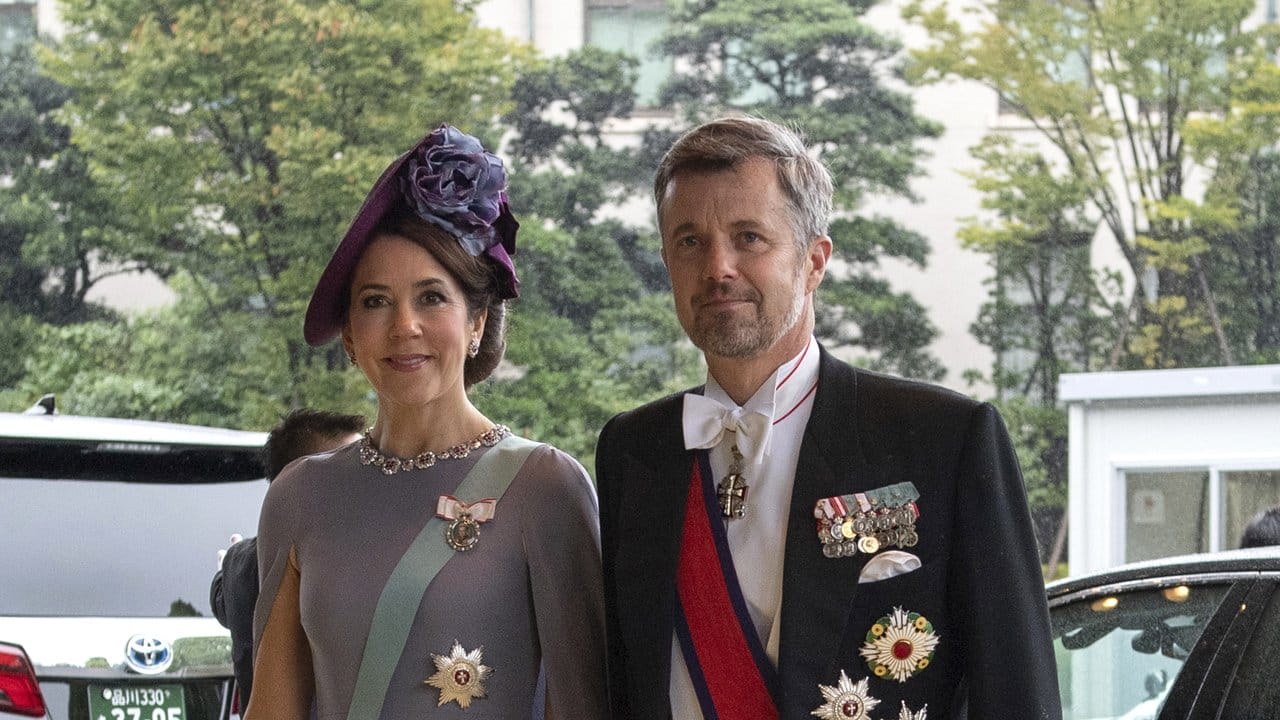 Zu den zahlreichen europäischen Royals gehören auch Kronprinz Frederik und Kronprinzessin Mary.