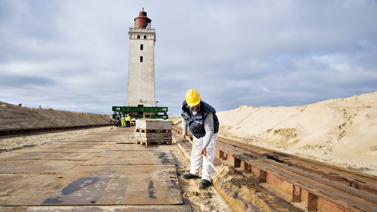 Vorbereitungen für den Umzug eines Leuchtturms: Aufgrund der Erosion der Küste drohte er ins Meer zu stürzen.