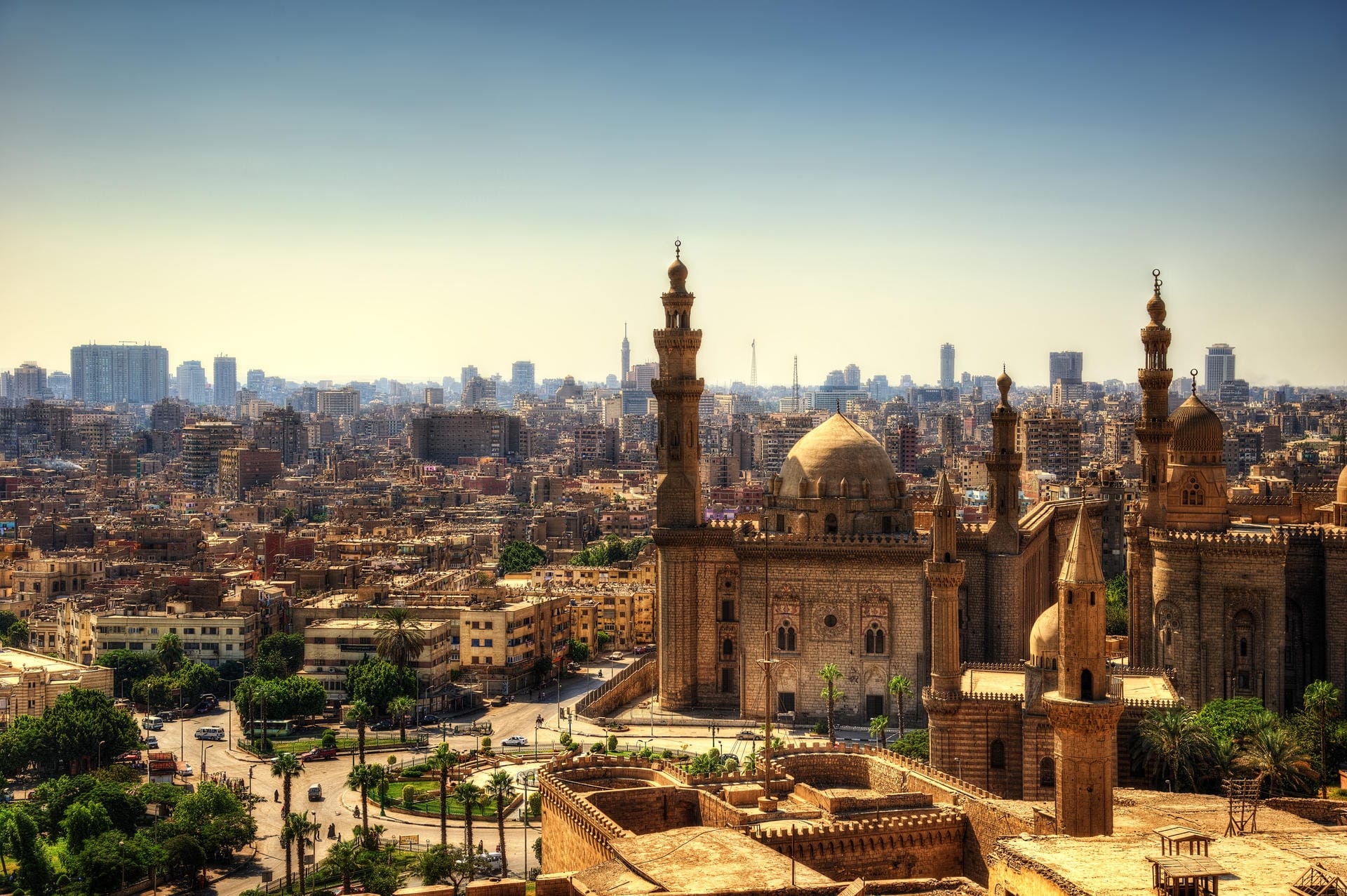 Platz 3: Die Sultan-Hasan-Moschee in Kairo, Äqypten: Die Stadt am Nil überzeugt nicht nur mit Sphinx und den Pyramiden im Umland, sondern bietet auch viele andere architektonische und geschichtliche Highlights in der Stadt.