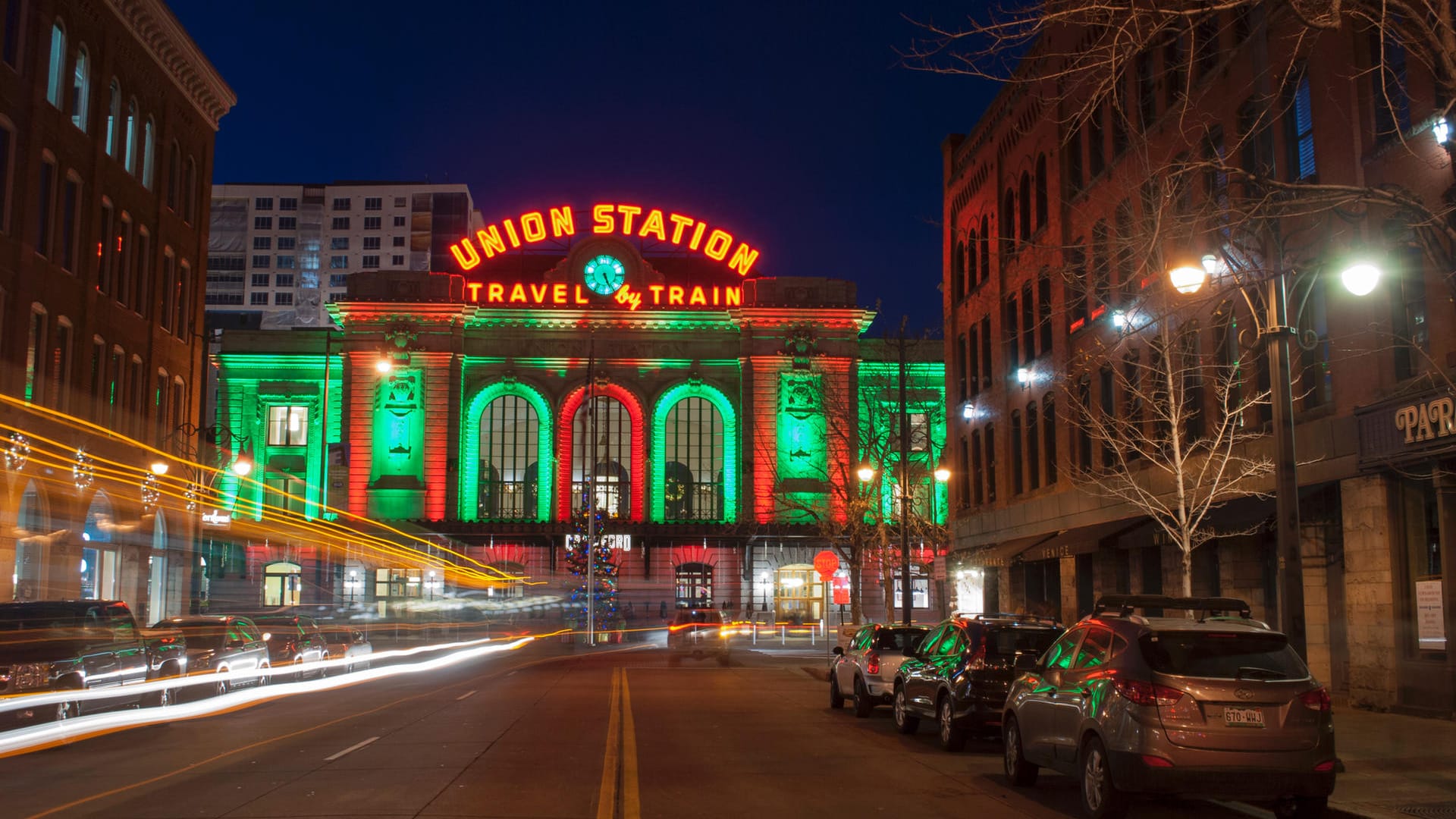 Platz 10: Der Union Station Bahnhof in Denver, Colorado, wird gerade zur Weihnachtszeit stimmungsvoll beleuchet.