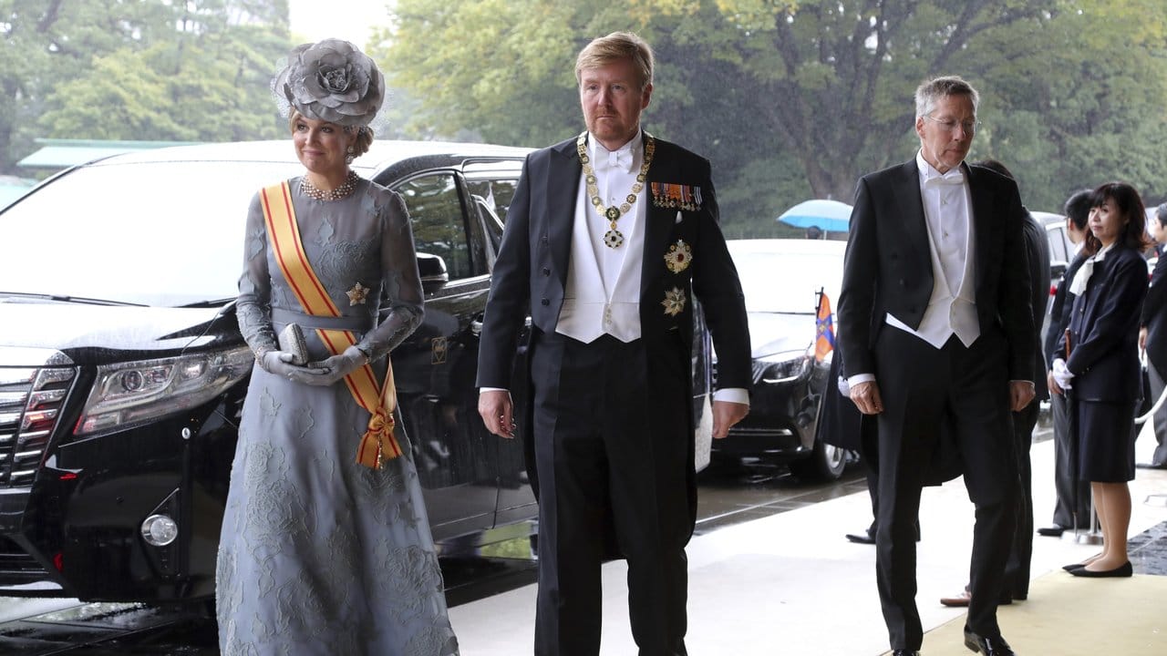 Die royalen Gäste aus den Niederlanden: König Willem-Alexander und Königin Máxima auf dem Weg zur Zeremonie der Thronbesteigung.