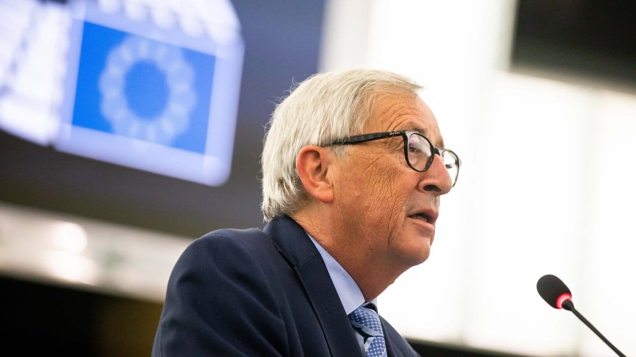 Der scheidende Präsident der Europäischen Kommission, Jean-Claude Juncker, verabschiedcet sich im Europäischen Parlament.