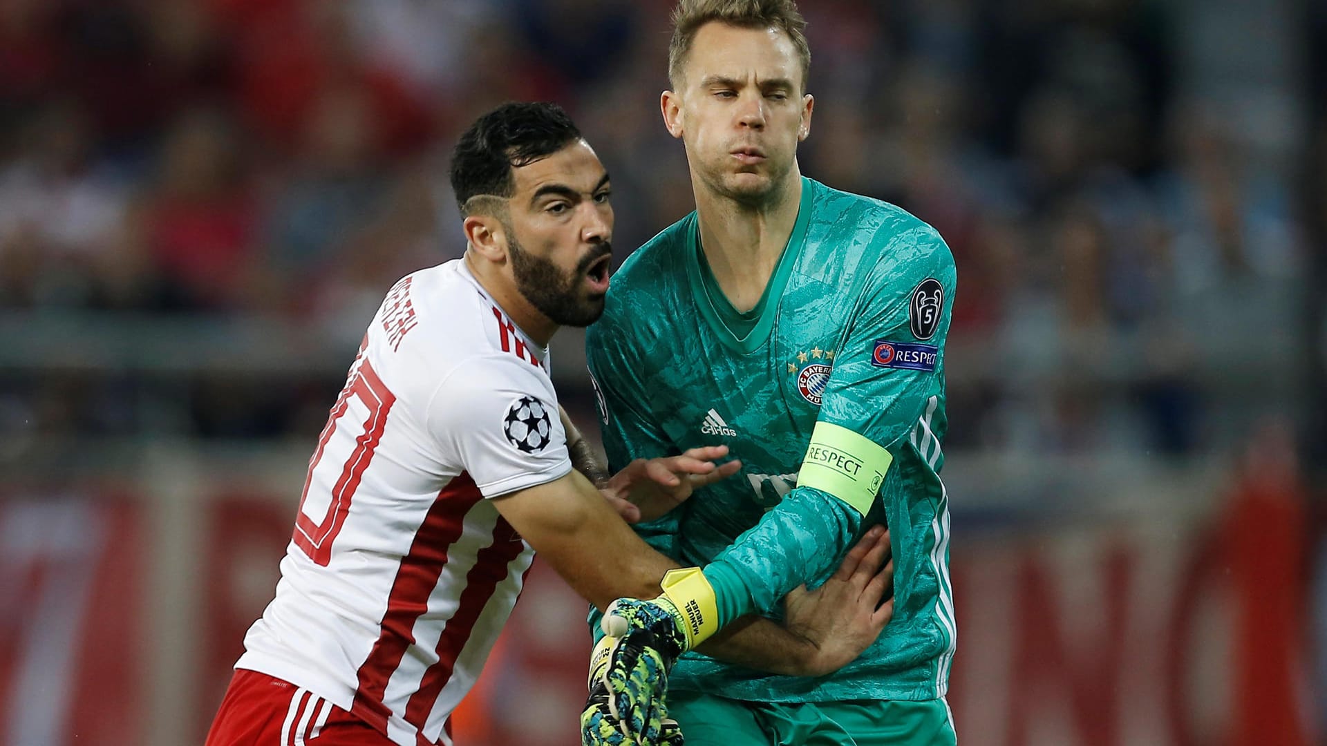 Manuel Neuer: Diesmal patzte selbst der seit Monaten beständige Weltmeister, als er beim Rückstand die Orientierung verlor und den Kopfball von Youssef El Arabi erst einen halben Meter hinter der Linie abwehrte. Hatte ansonsten weniger mit Schüssen als mit griechischen Laserpointern zu kämpfen. Note 4