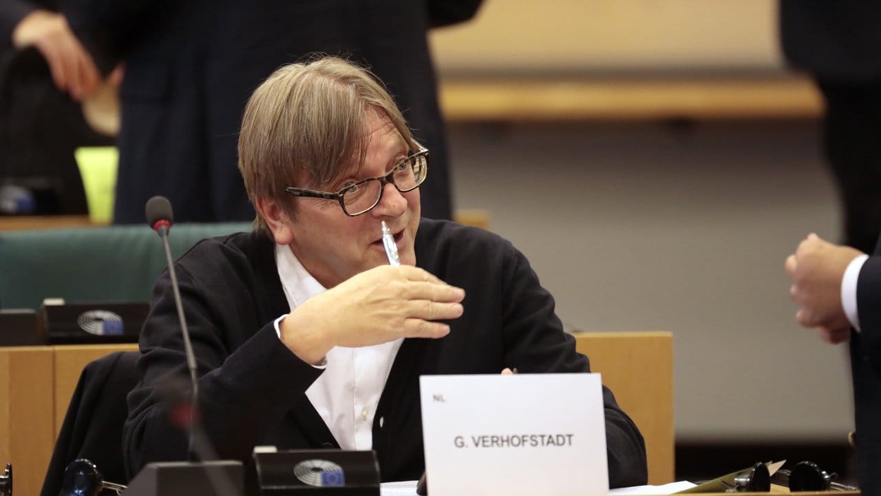 Guy Verhofstadt, Vorsitzender der Brexit-Steuerungsgruppe, stellt Bedingungen für die Ratifizierung des neuen EU-Austrittsvertrags mit Großbritannien.