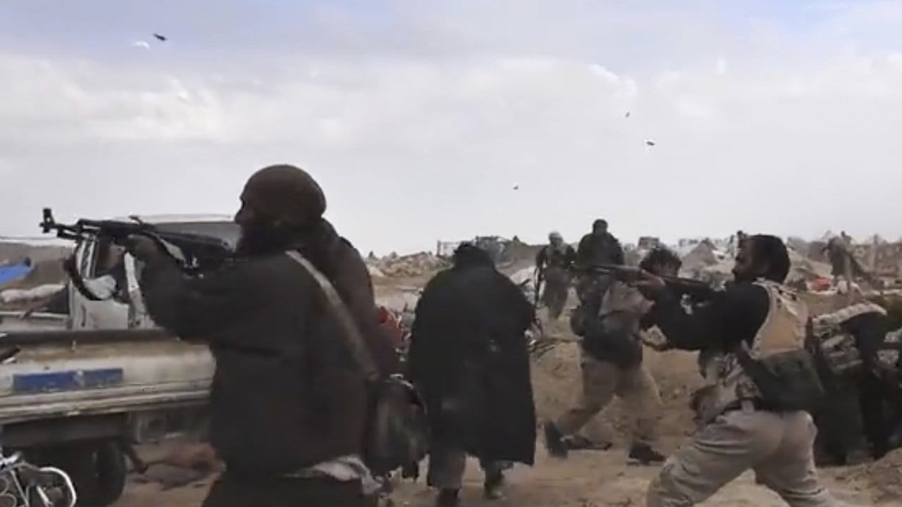 IS-Kämpfer im März 2019 in Syrien: Die kurdischen Milizen waren entscheidend für die Niederlage der Terroristen.