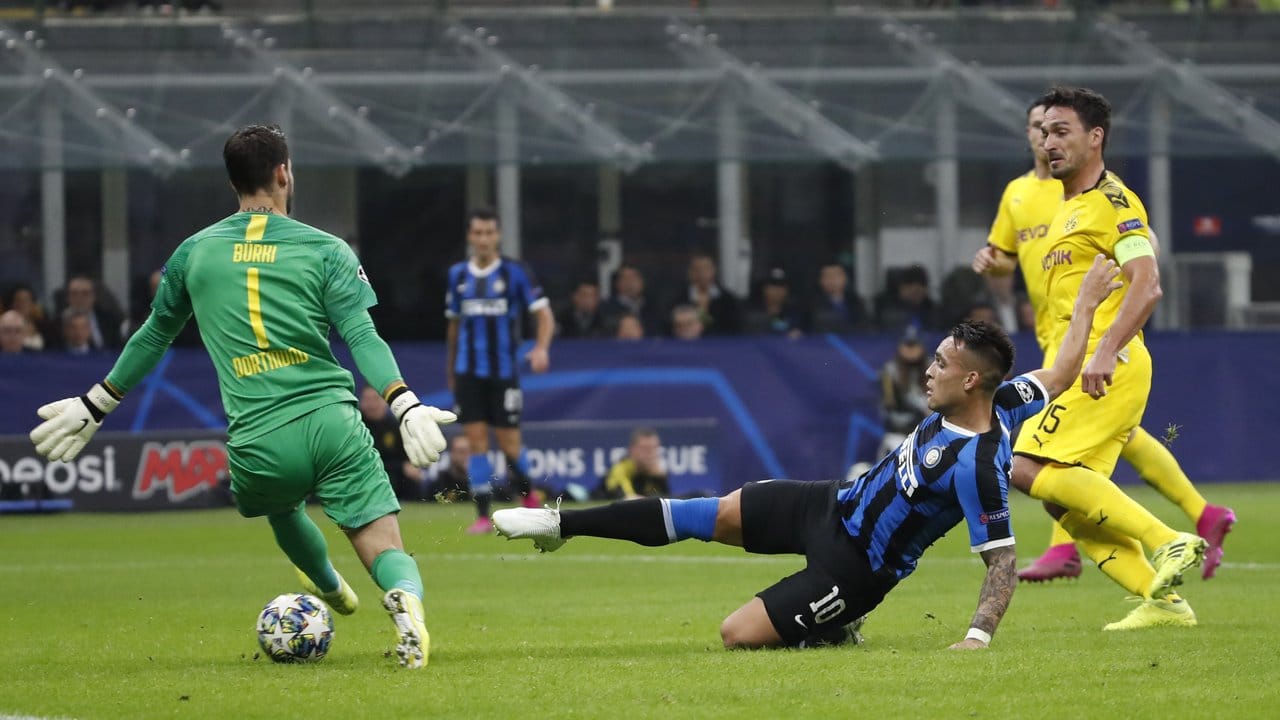 Inters Lautaro Martinez ließ BVB-Keeper Roman Buerki keine Chance und schoss zum 1:0 ein.
