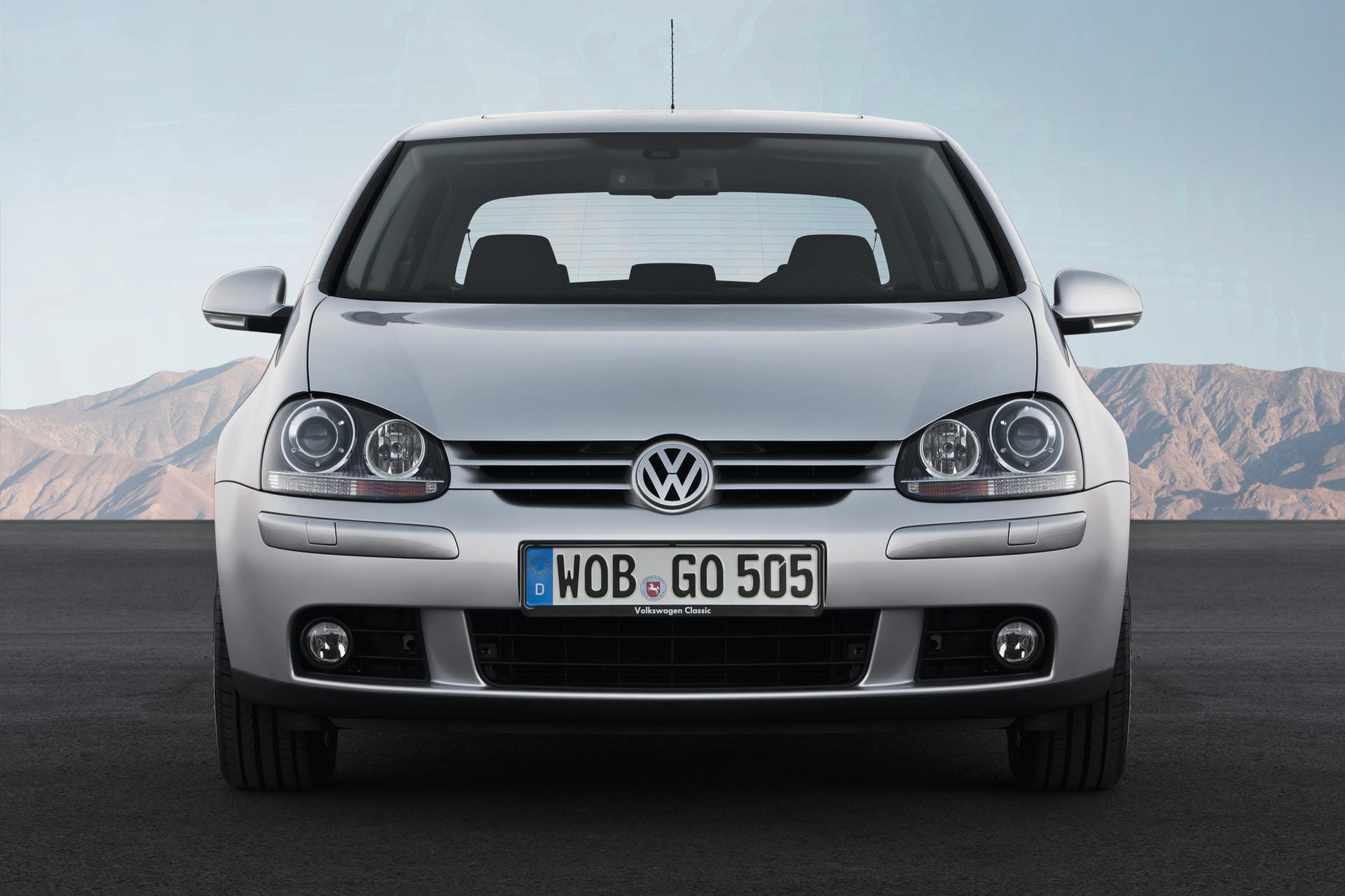 Der VW Golf V: Die fünfte Generation, die von 2003 bis 2008 gebaut wurde, hebt sich vor allem in puncto Qualität, Komfort und Dynamik von seinen Vorgängern ab.