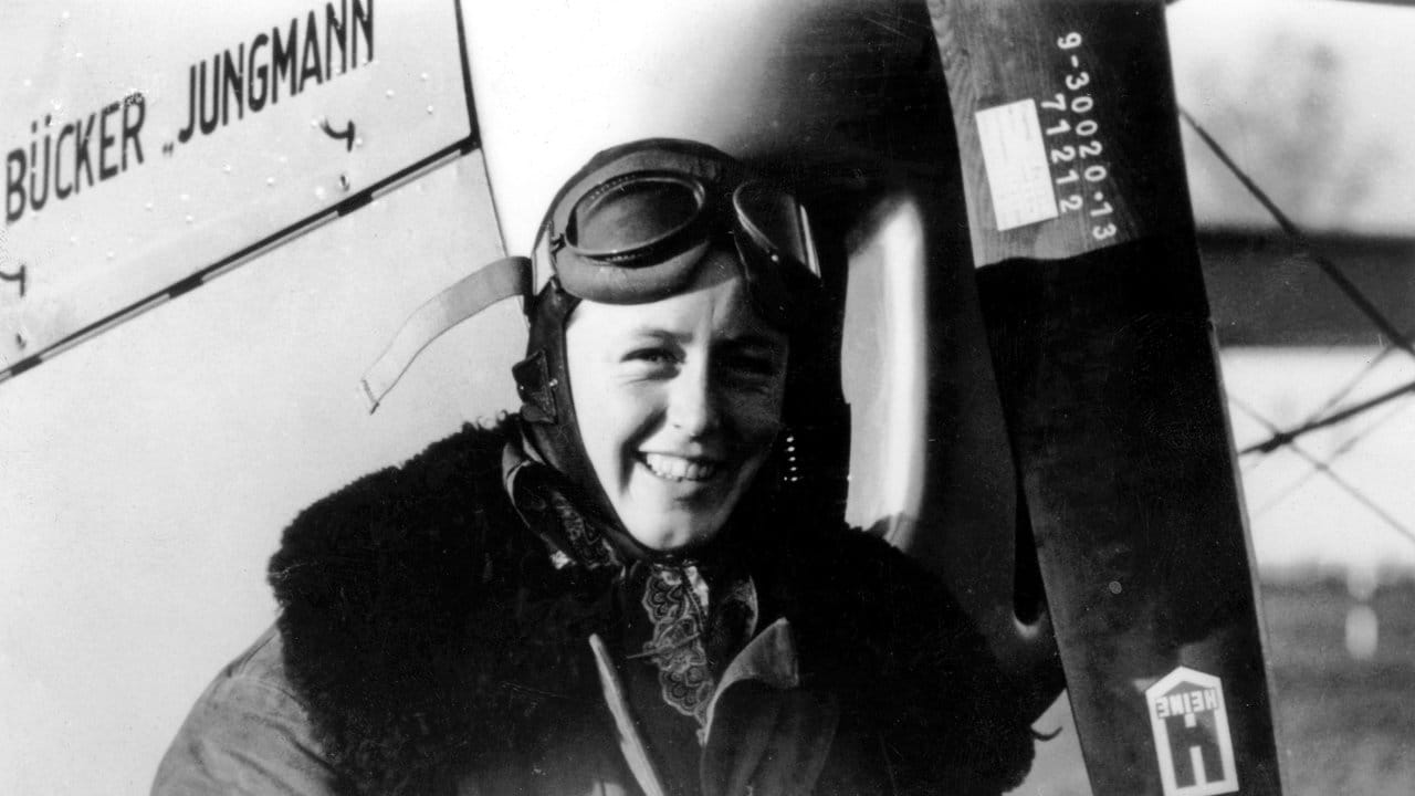 Beate Uhse als Pilotin: Die junge Frau machte ihren Pilotenschein. Mitte der 1940er Jahre musste sie ihren Beruf jedoch aufgeben.