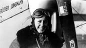 Beate Uhse als Pilotin: Die junge Frau machte ihren Pilotenschein. Mitte der 1940er Jahre musste sie ihren Beruf jedoch aufgeben.