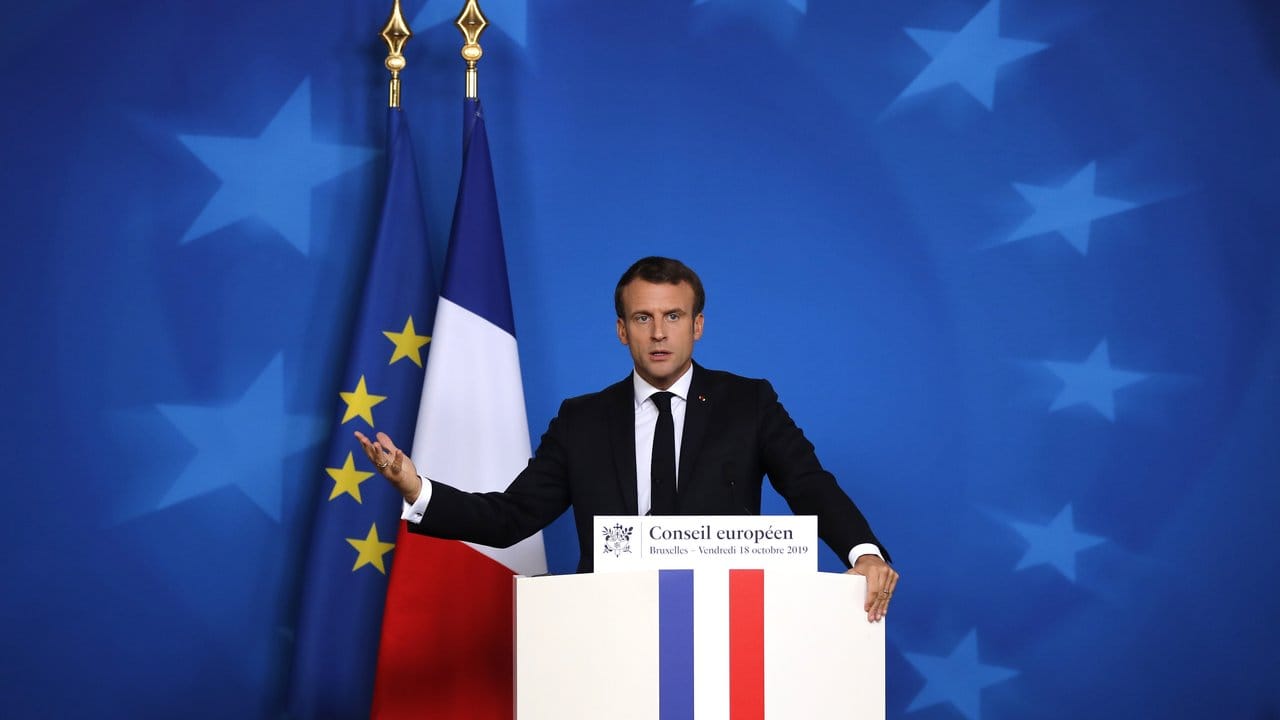 Frankreichs Präsident Emmanuel Macron nominiert den ehemaligen Wirtschaftsminister Breton als Kandidaten für die EU-Kommission.