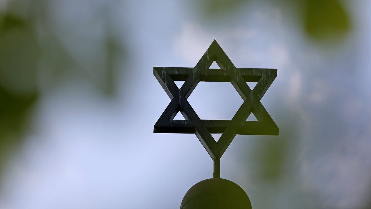 Davidstern an der Synagoge der Jüdischen Gemeinde in Halle.