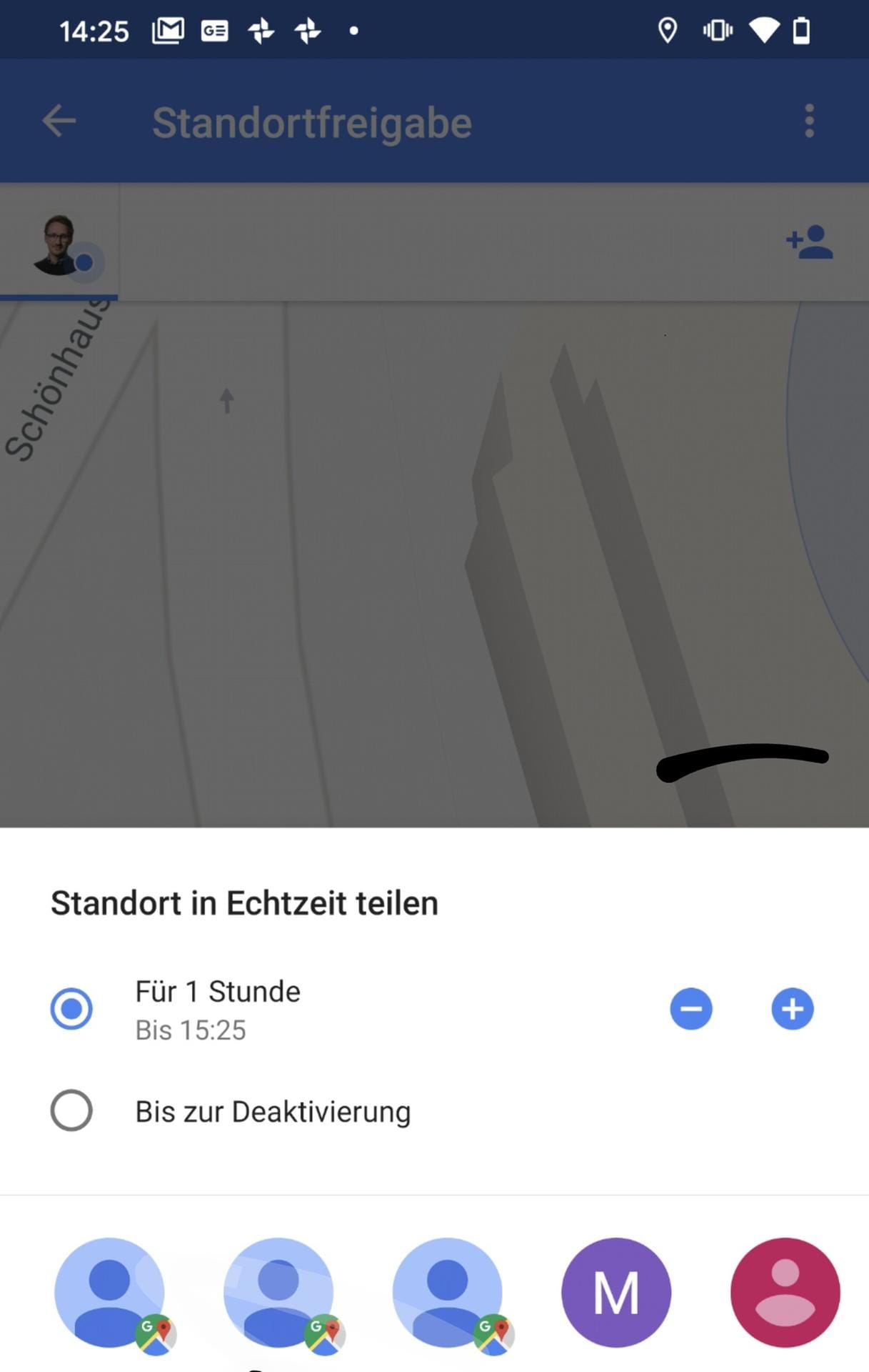 Anschließend darf man wählen, wie lange man den Standort teilen möchte – und mit wem. Hier muss die Gmail-Adresse der Mitreisenden angegeben werden, mit der sich diese bei Google Maps angemeldet haben. Ohne Anmeldung funktioniert dieses Feature leider nicht.