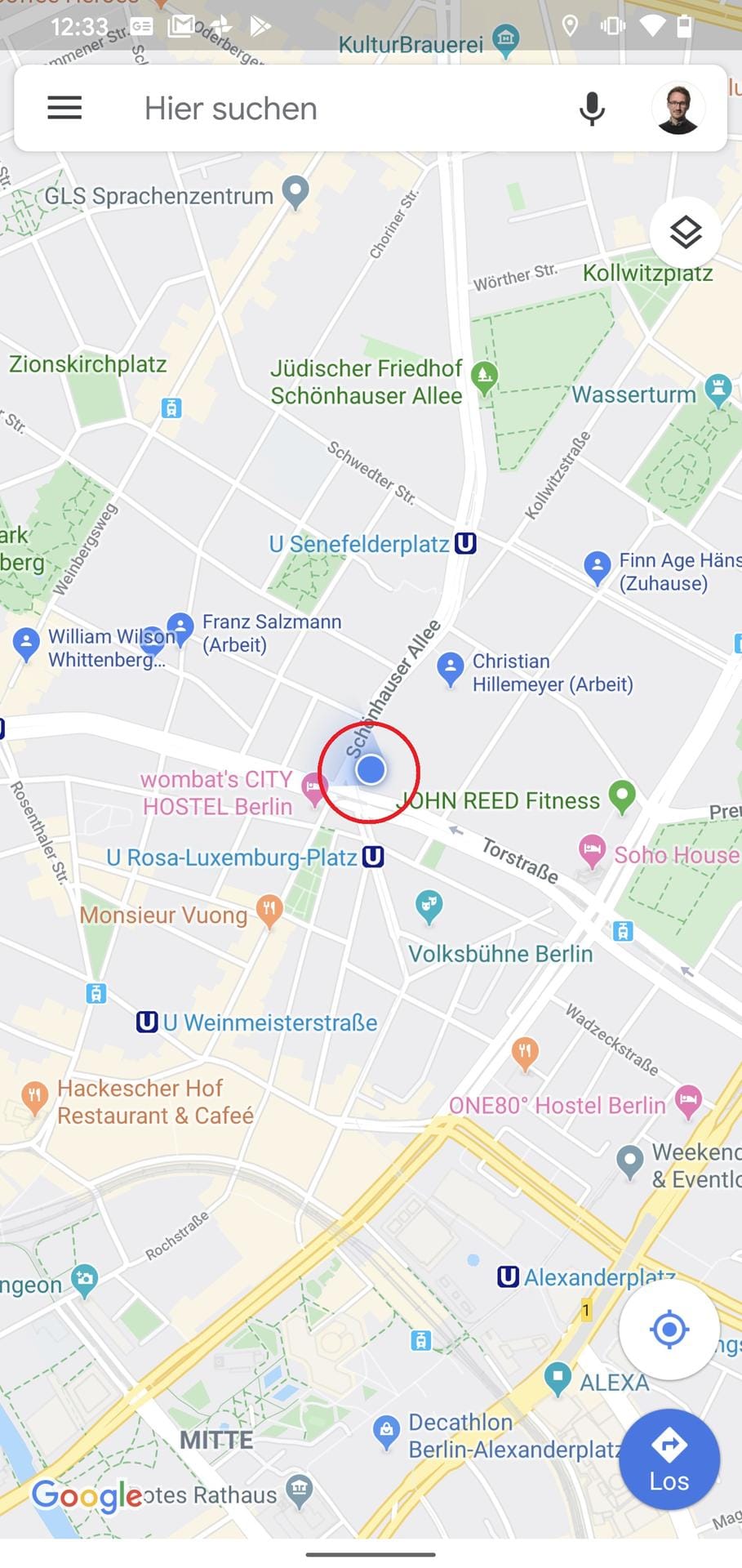 Tipp 4: Den Parkplatz merkenDamit man nicht vergisst, wo in der fremden Stadt man sein Auto gelassen hat, kann man den Parkplatz bei Google Maps hinterlegen. Dazu tippt man direkt nach dem Aussteigen aus dem Auto auf den eigenen Standort.