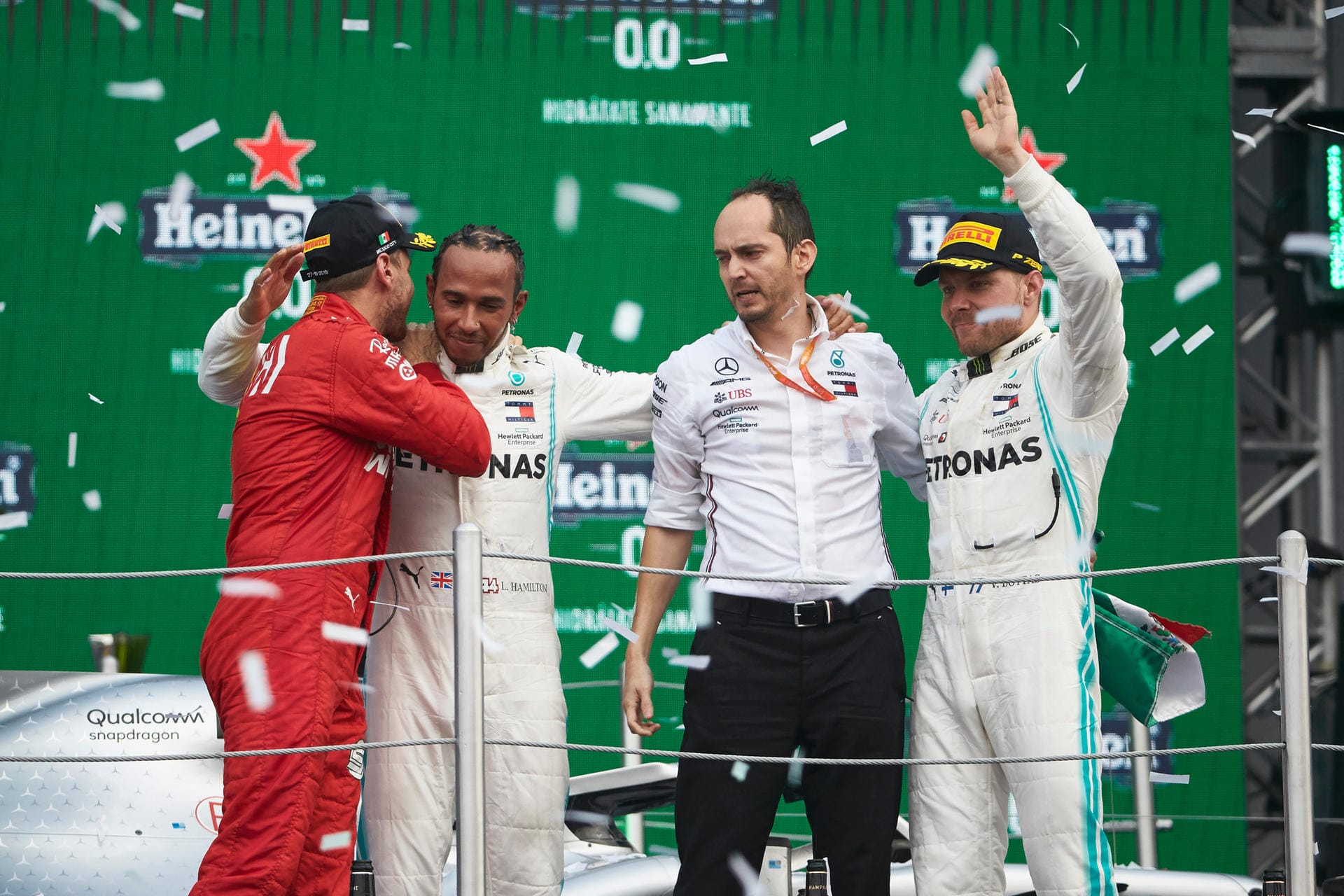 Blick (Schweiz): "100. Sieg für Mercedes – Hamilton noch nicht Weltmeister. Tosende Fans bejubeln Lewis Hamilton als großen Sieger des GP Mexiko. Aber Valtteri Bottas vertagt die Titel-Entscheidung."