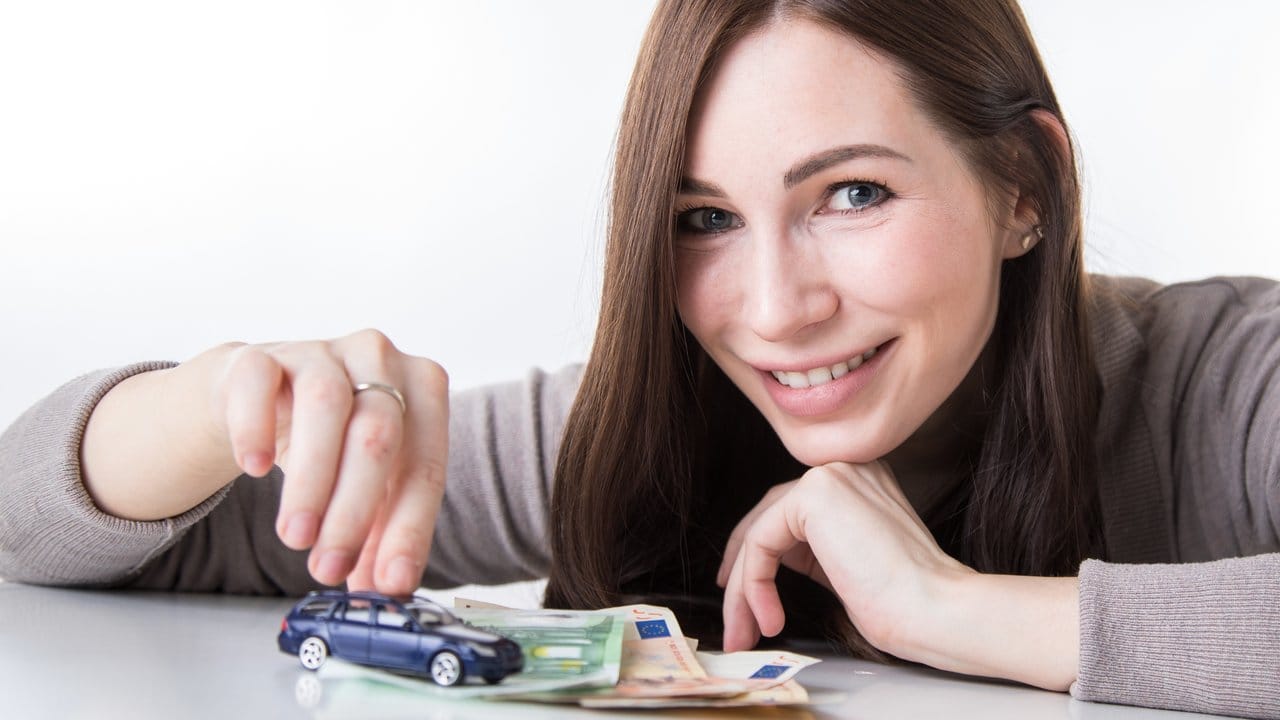 Geringere Beiträge sind für viele ein wichtiger Grund für den Wechsel der Autoversicherung.