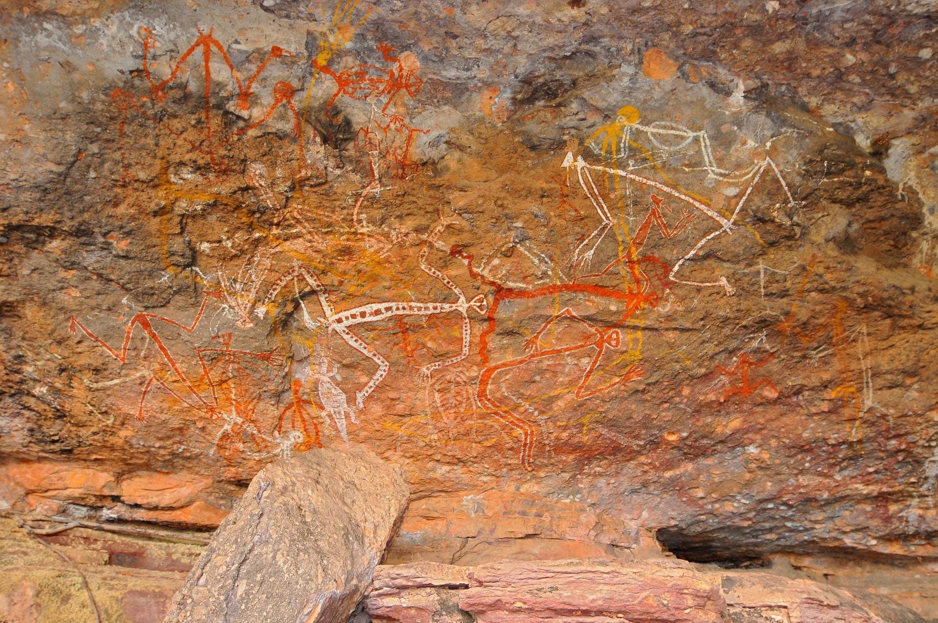 Wandmalereien der Aborigines: An Felswänden in Australien finden sich alte Malereien der Ureinwohner.