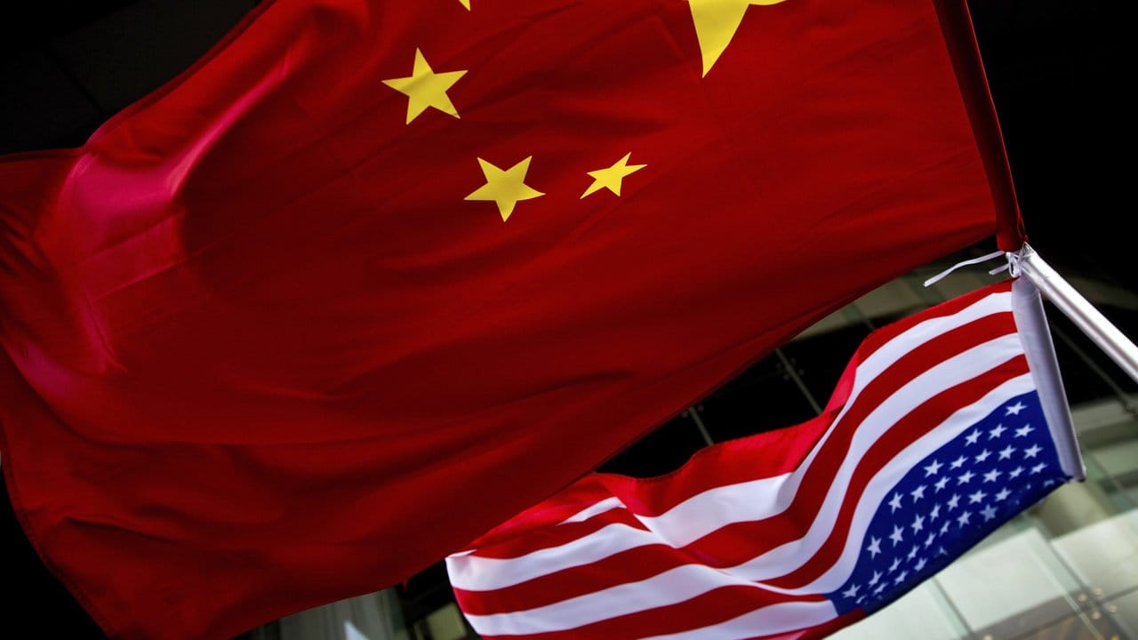 Trotz der Absage des Asien-Pazifik-Gipfels wollen China und die USA am Zeitplan für ihre Handelsgespräche festhalten. Trotz der Absage des Asien-Pazifik-Gipfels wollen China und die USA am Zeitplan für ihre Handelsgespräche festhalten.
