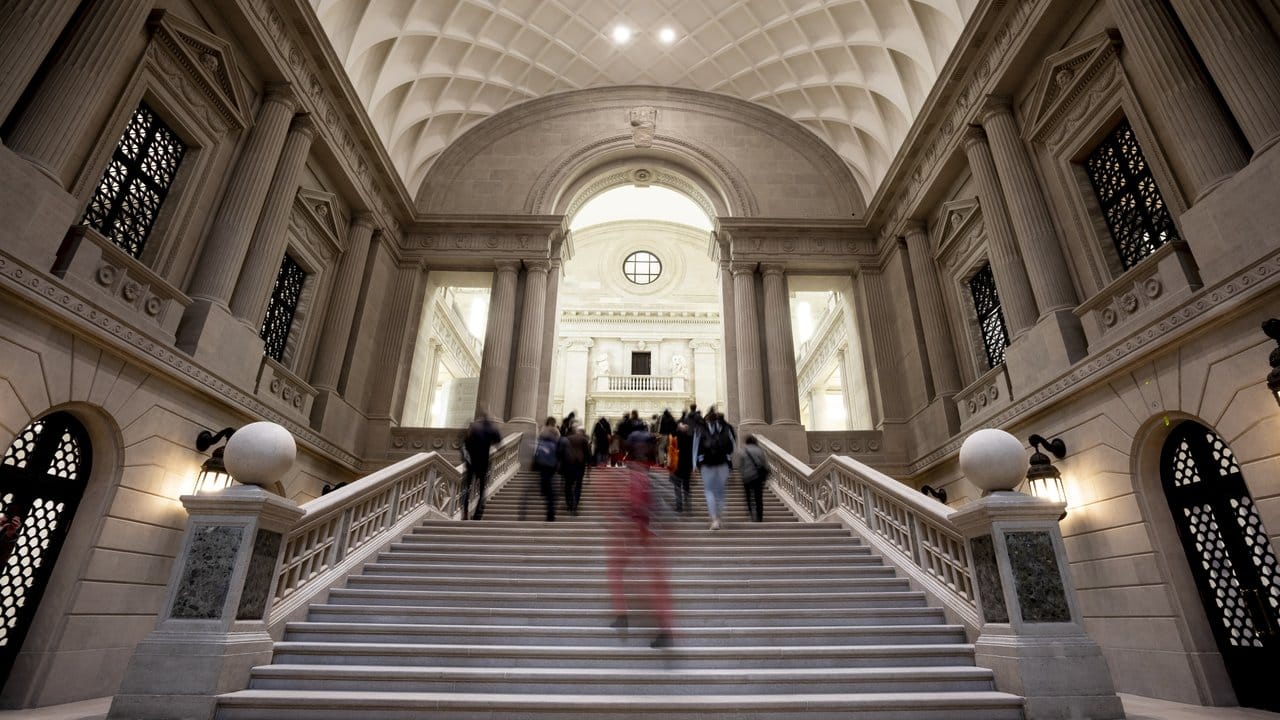 Die Haupttreppenhalle der Staatsbibliothek Unter den Linden. Die Haupttreppenhalle der Staatsbibliothek Unter den Linden.