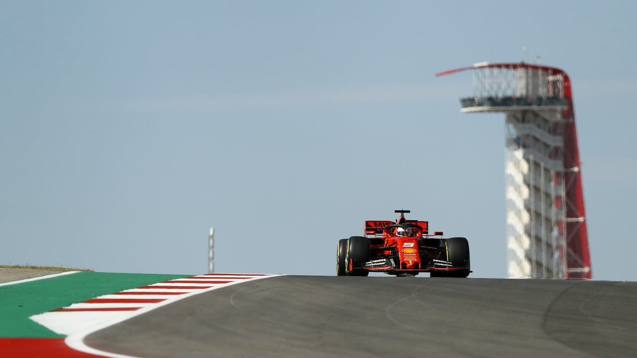 Ferrari-1-Pilot Sebastian Vettel rast in Austin über die Strecke.