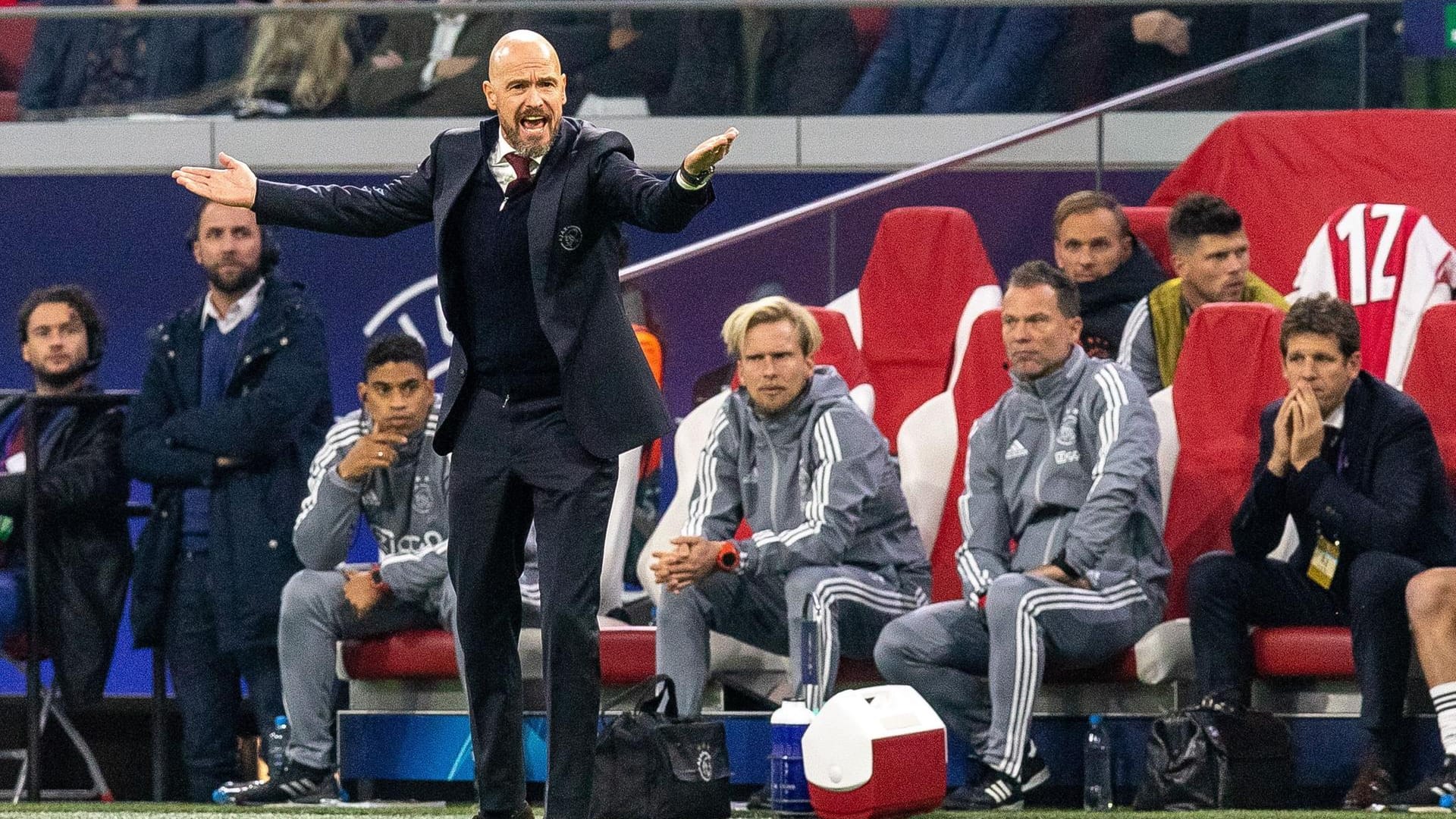 Erik ten Hag (49): Ein ganz heißer Kandidat – denn ten Hag galt bereits in der Vergangenheit als möglicher neuer Trainer beim FC Bayern. Aber: Ten Hag betonte nach der Kovac-Entlassung: "Ich kann bestätigen, dass ich in dieser Saison bei Ajax bleiben werde." Der Niederländer wäre also erst im kommenden Sommer verfügbar. Es könnt passen – denn ten Hag hat bereits Bayern-Vergangenheit, trainierte von 2013 bis 2015 den FC Bayern II.