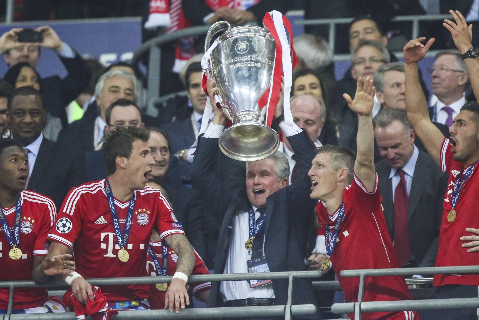 01.07.2011 bis 30.06.2013: Jupp Heynckes. Erfolge: Das legendäre "Triple" 2013 – Champions-League-Sieger, Deutscher Meister und DFB-Pokalsieger.