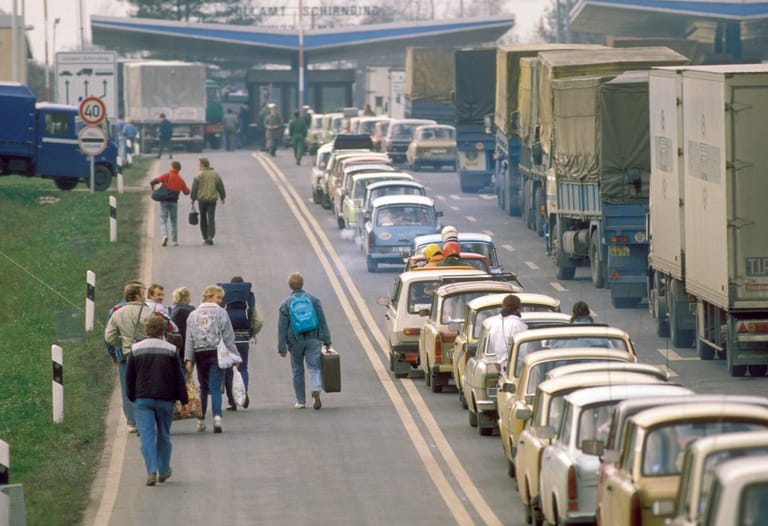 Warten auf die Ausreise 1989: Stau an der Grenze zur Tschechoslowakei