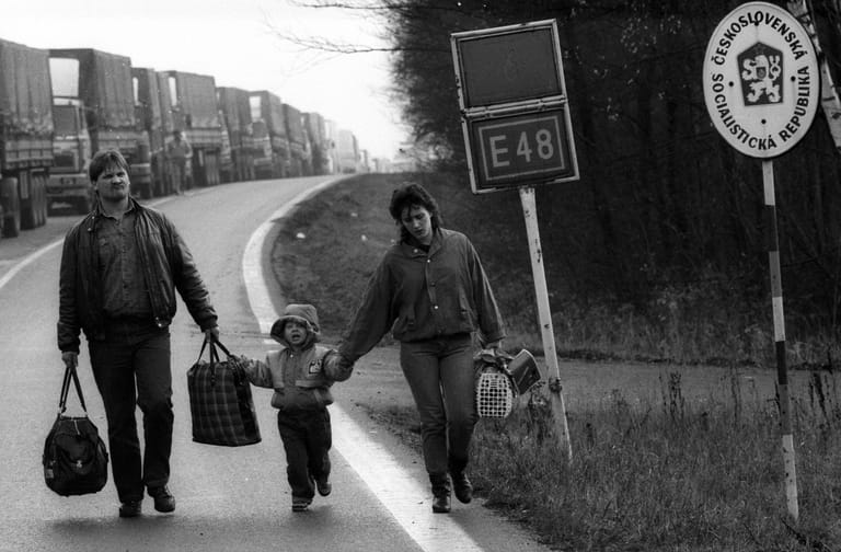 DDR-Flüchtlinge am Grenzübergang Schirnding