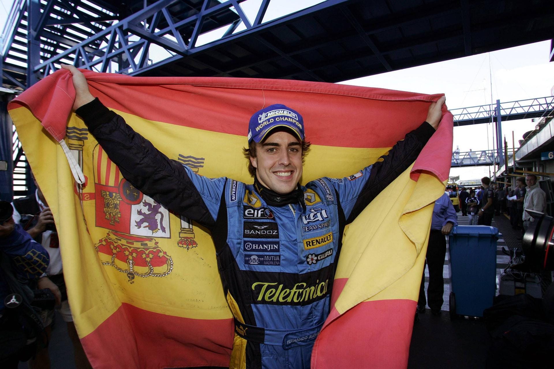Der spanische Renault-Fahrer Fernando Alonso beendete schließlich die Schumacher-Dominanz. Unter Teamchef Flavio Briatore gelangen dem Asturier zwei WM-Titel. Nach seinen beiden Titeln fuhr er in der Formel 1 noch bei McLaren, Ferrari und ein zweites Mal bei Renault. An die Leistungen aus seinen Weltmeister-Jahren kam Alonso aber nicht mehr heran.