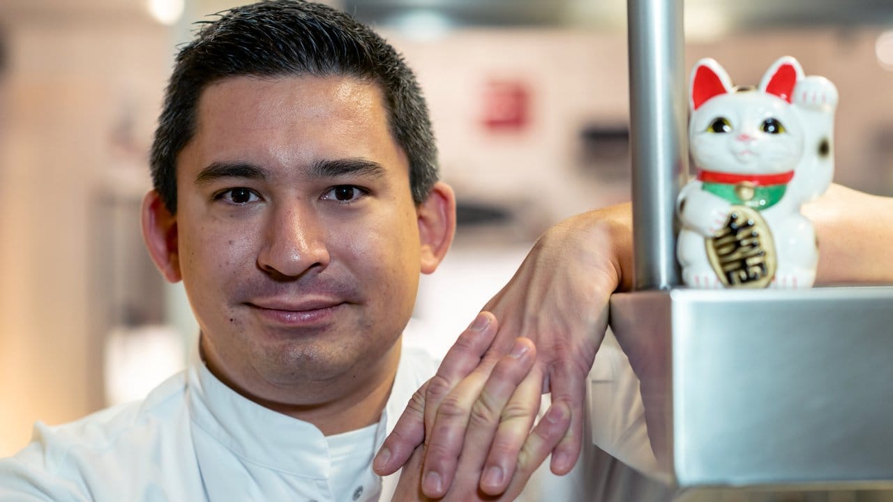 Tohru Nakamura in der Küche des Restaurants "Werneckhof" im Stadtteil Schwabing. Tohru Nakamura in der Küche des Restaurants "Werneckhof" im Stadtteil Schwabing.