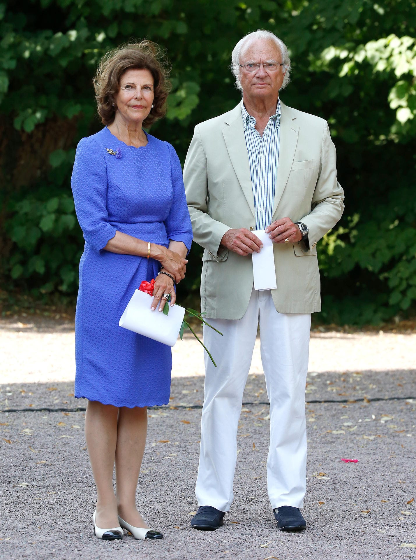 Königin Carl Gustaf von Schweden im Sommer 2018 im lässigen gestreiften Hemd