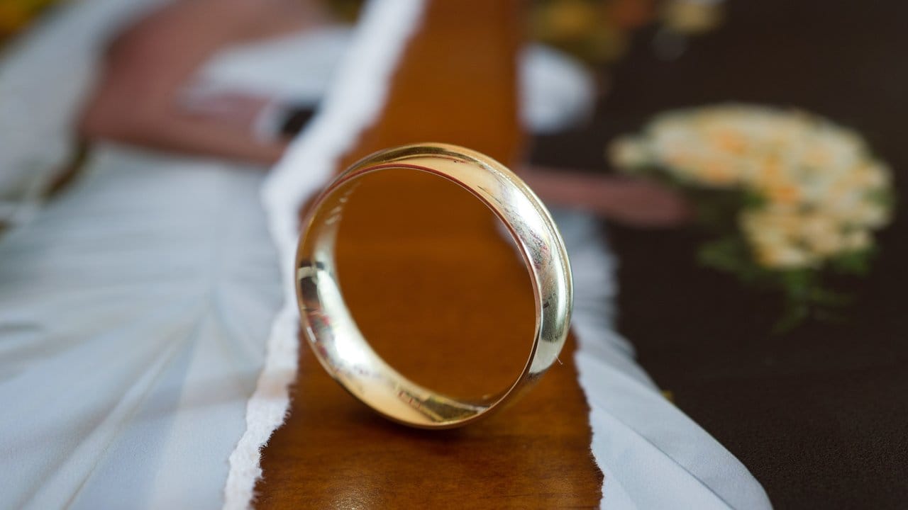 Wie Ex-Partner nach der Scheidung ihr Eigentum aufteilen, ist zum Teil gesetzlich vorgegeben. Wie Ex-Partner nach der Scheidung ihr Eigentum aufteilen, ist zum Teil gesetzlich vorgegeben.