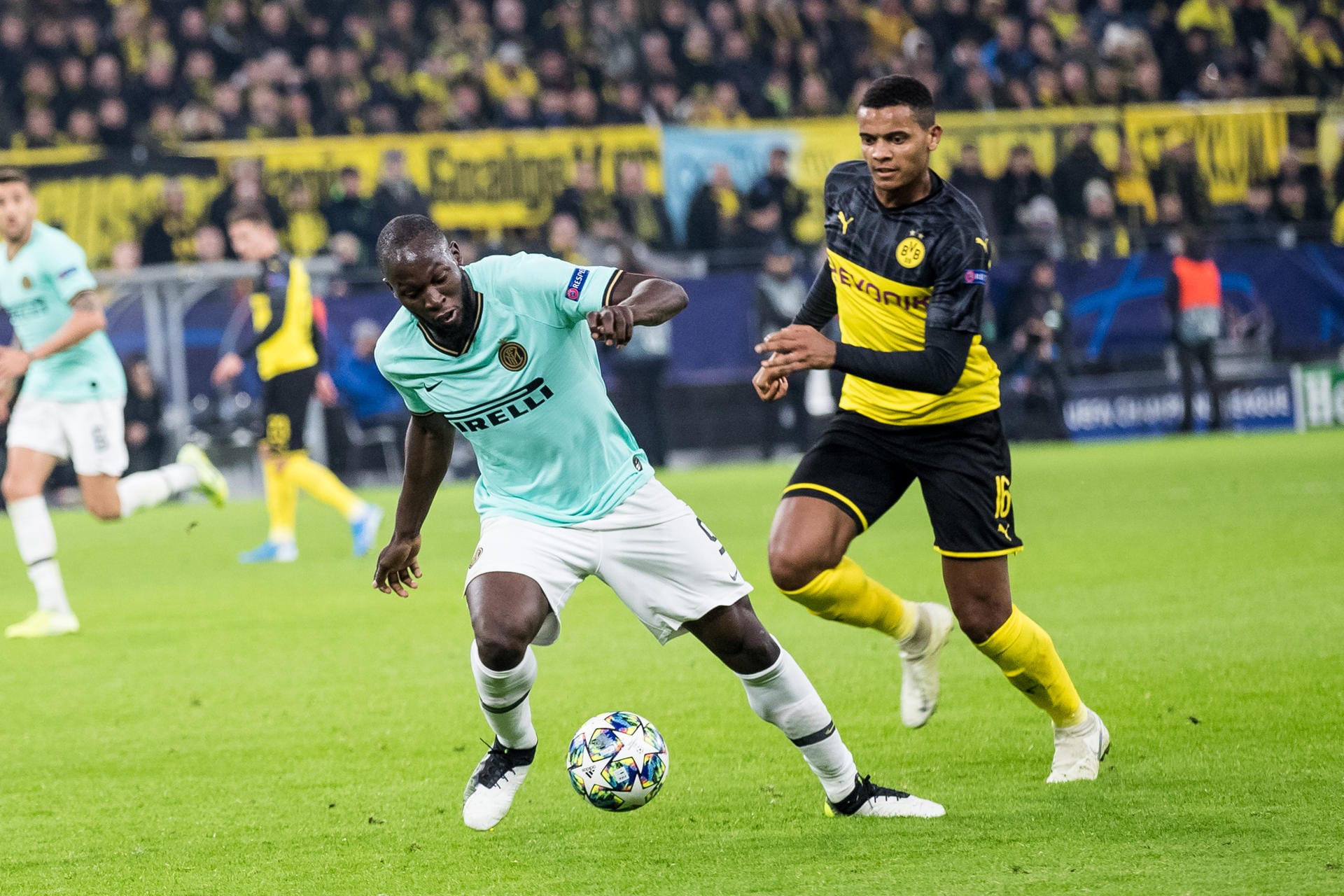Champions League, Borussia Dortmund - Inter Mailand Romelu Lukaku (Inter Mailand, 9), Manuel Akanji (Borussia Dortmund,