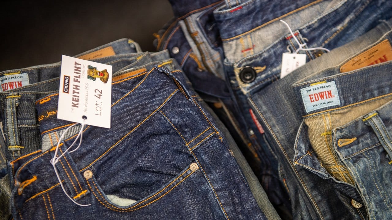 Sogar die Jeans von Keith Flint kommen zur Auktion.