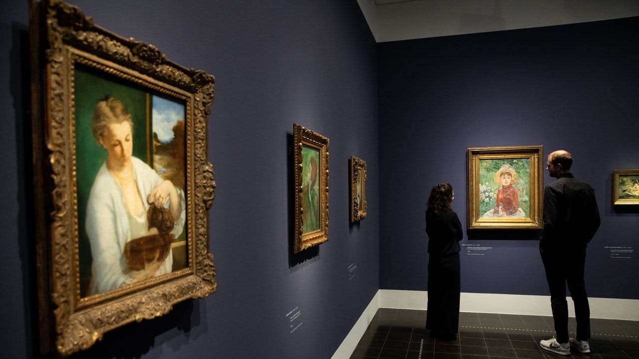 Die Schau bietet erstmals die Gelegenheit, Gemälde von wichtigen Impressionisten zu erleben, darunter Werke von Manet, Degas, Monet und Renoir.