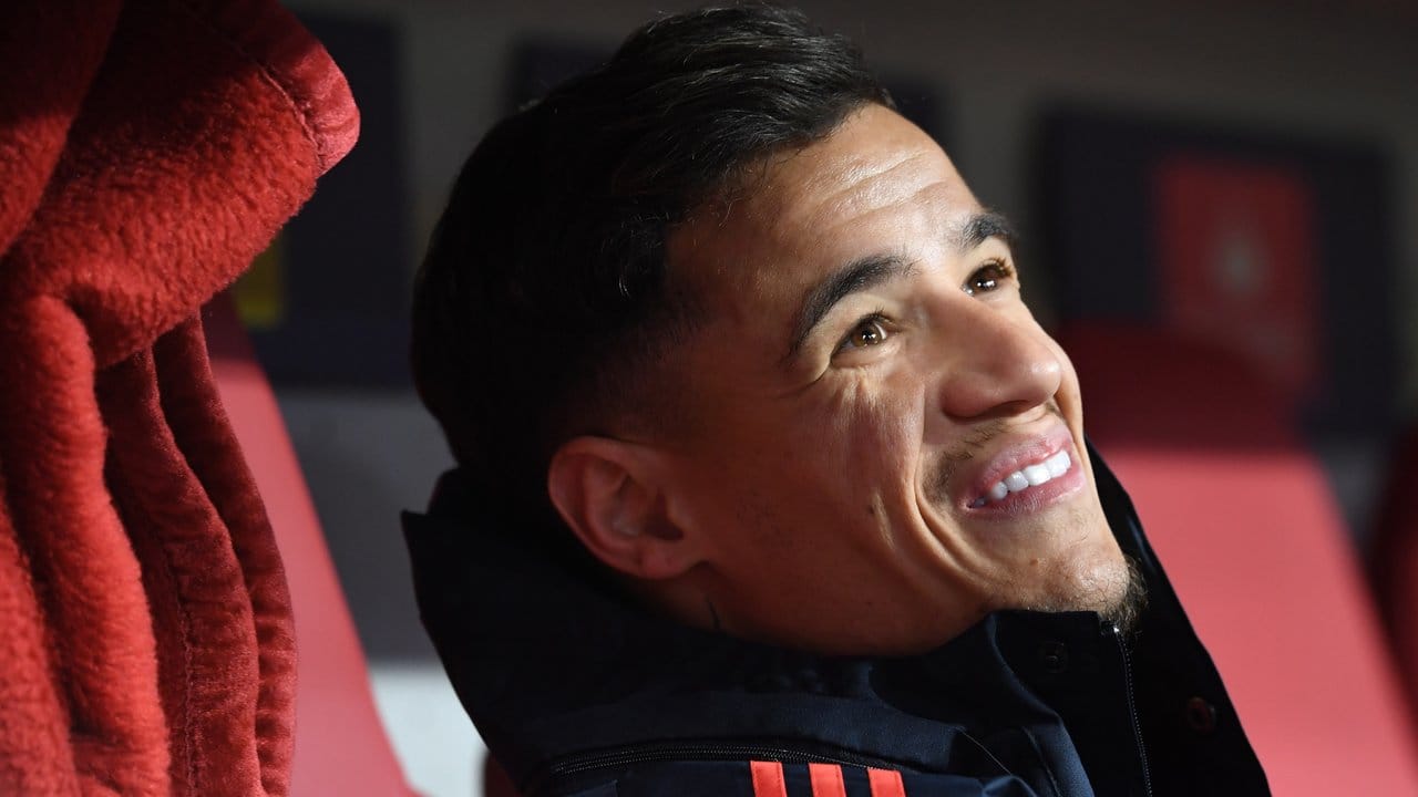 Münchens Philippe Coutinho verbrachte fast das ganze Spiel gegen Piräus auf der Bank. Münchens Philippe Coutinho verbrachte fast das ganze Spiel gegen Piräus auf der Bank.