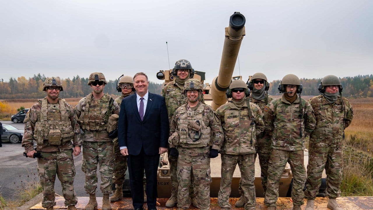 Außenminister Pompeo mit US-Soldaten im bayerischen Grafenwöhr.