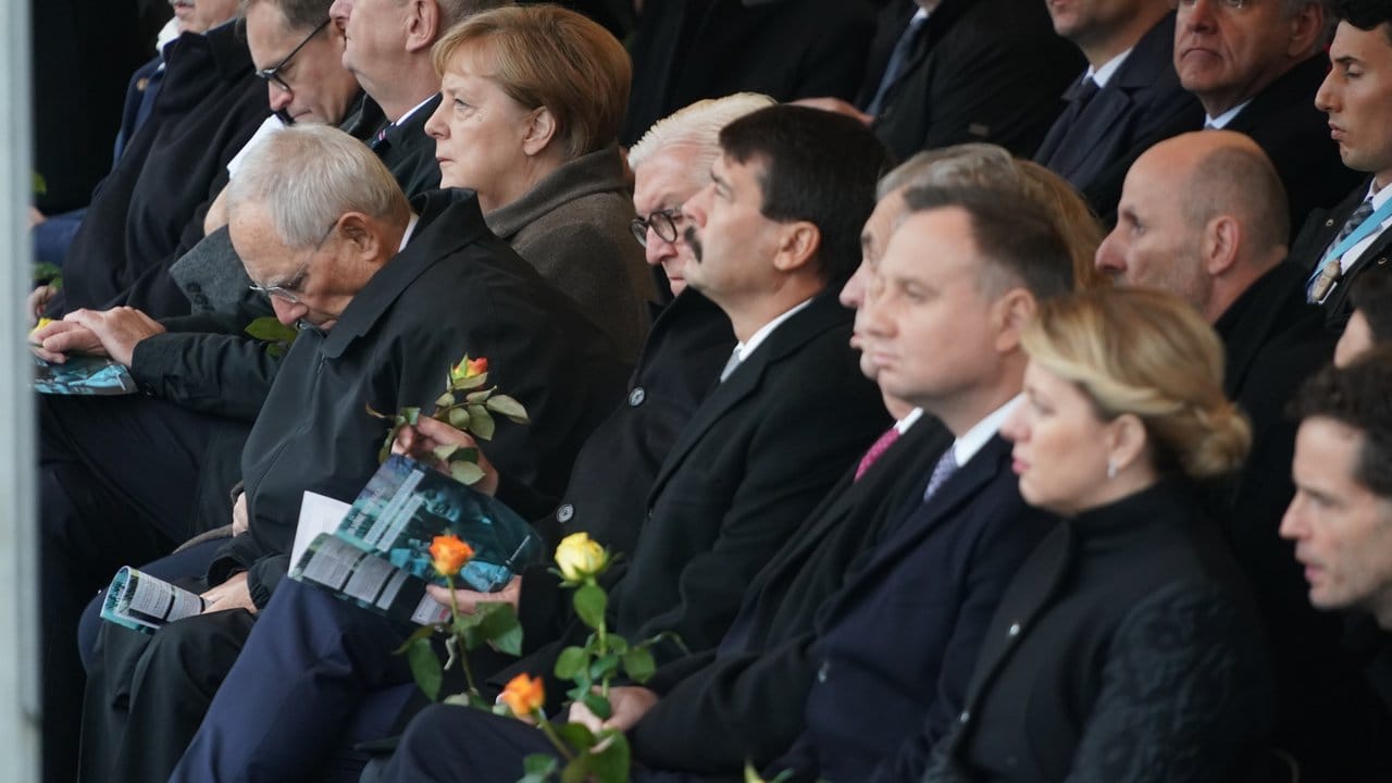 Bundespräsident Steinmeier und Bundeskanzlerin Merkel erinnern bei der Gedenkveranstaltung gemeinsam mit den Staatsoberhäuptern Polens, der Slowakei, Tschechiens und Ungarns an die Öffnung der Berliner Mauer.