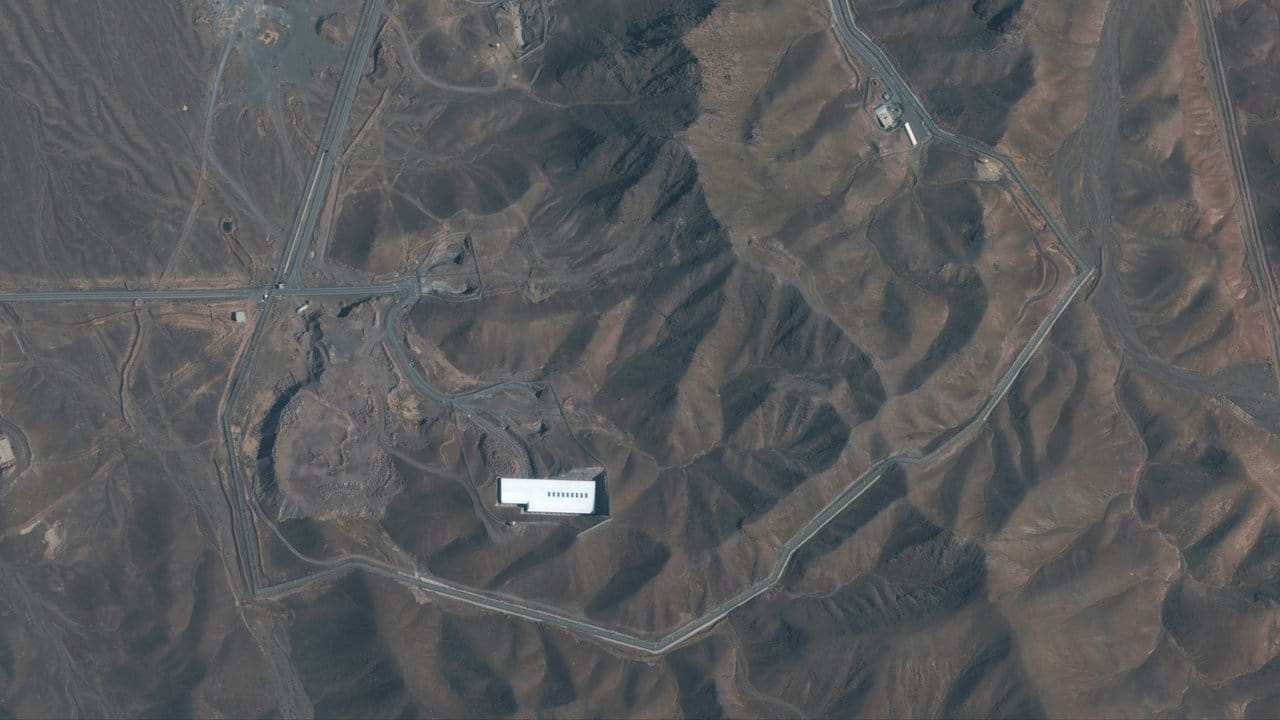 Satellitenbild der iranischen Atomanlage Fordo, nördlich der heiligen Stadt Qom. Satellitenbild der iranischen Atomanlage Fordo, nördlich der heiligen Stadt Qom.