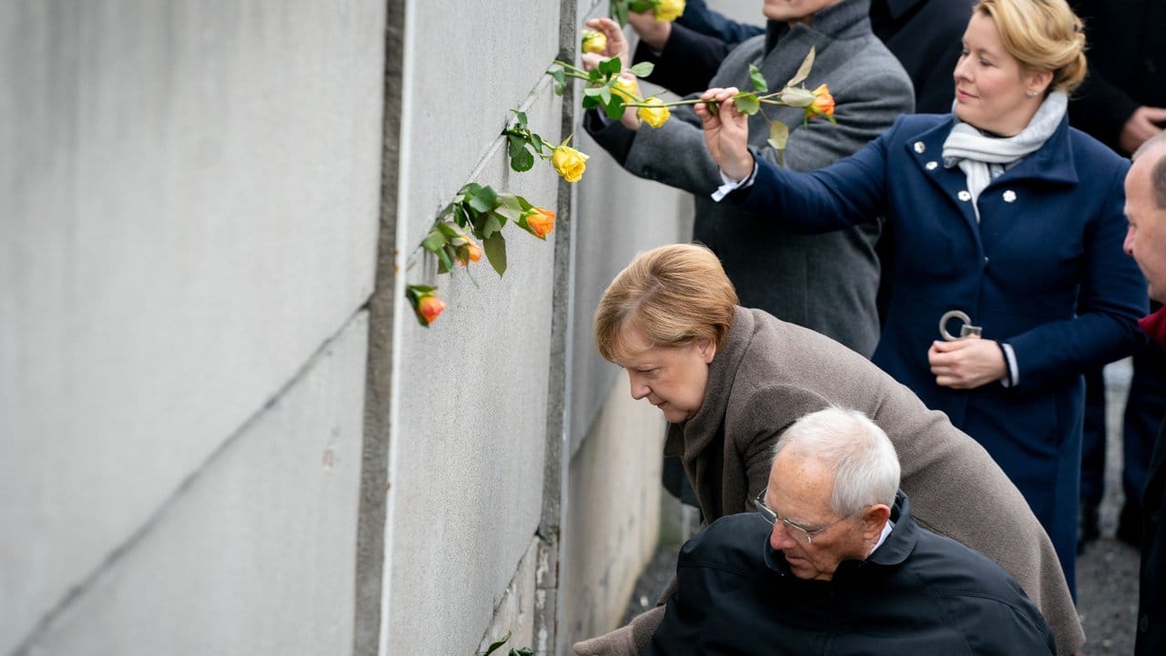 Bundeskanzlerin Angela Merkel, Berlins Regierender Bürgermeister Michael Müller und Familienministerin Franziska Giffey (v.