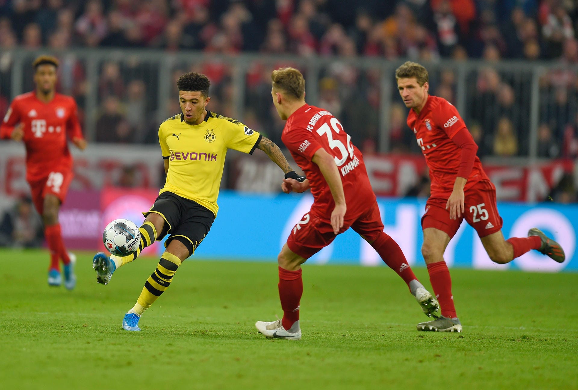 The Sun (England): "Dortmunds Lucien Favre bestätigte nach dem Spiel, dass es sich bei der Auswechslung von Jadon Sancho nicht um eine Verletzung handelte, sondern taktische Gründe hatte."