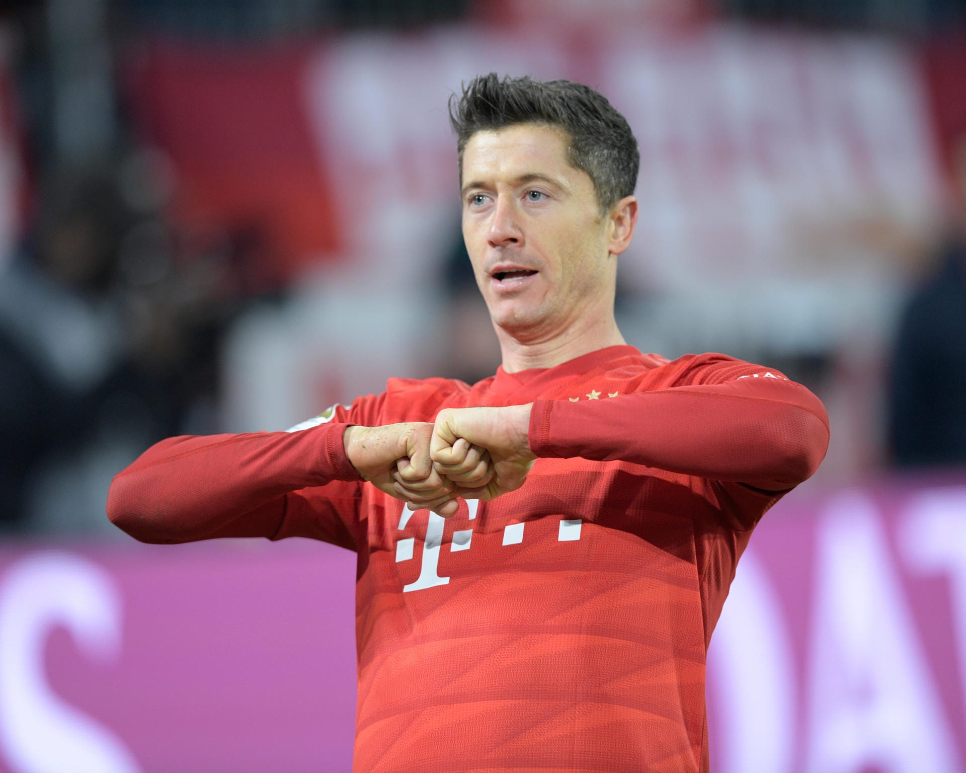 The Guardian (England): "Bayern bezwingt Dortmund dank eines Lewandowski-Doppelpacks."