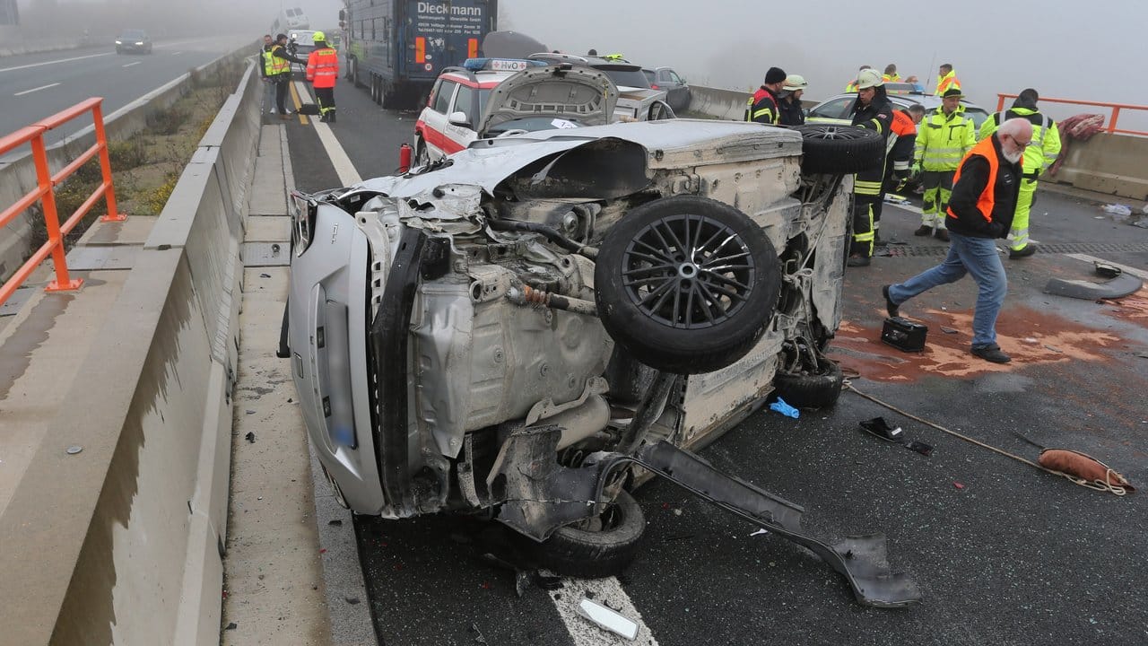 Dass bei diesem Horrorunfall niemand ums Lben kam, grenzt an ein Wunder.