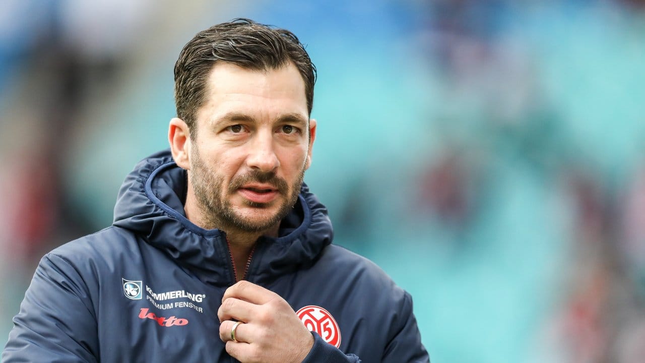 Der FSV Mainz 05 hat sich von Cheftrainer Schwarz getrennt. Der FSV Mainz 05 hat sich von Cheftrainer Schwarz getrennt.