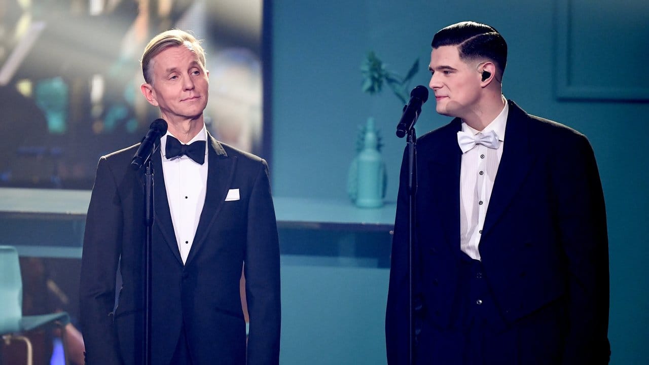 Max Raabe (l), und Lucas Rieger in der Castingshow "The Voice of Germany".