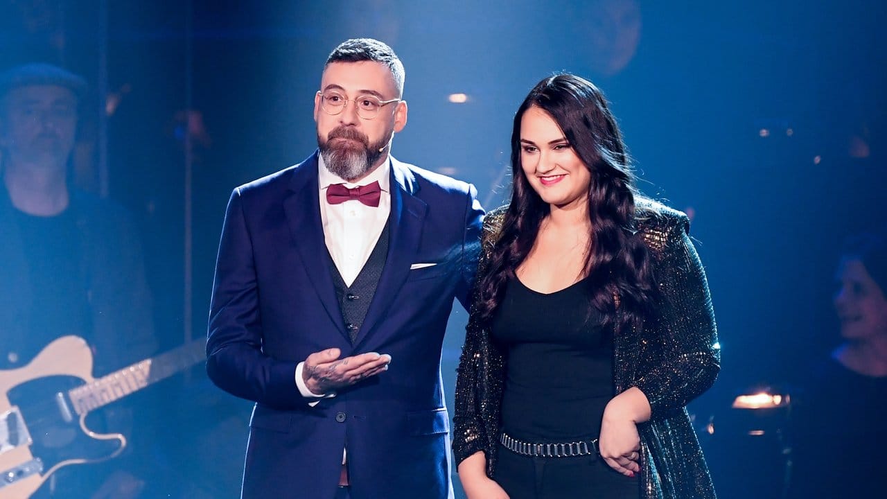 Sido mit der Finalistin Freschta Akbarzada beim Finale der Castingshow "The Voice of Germany".